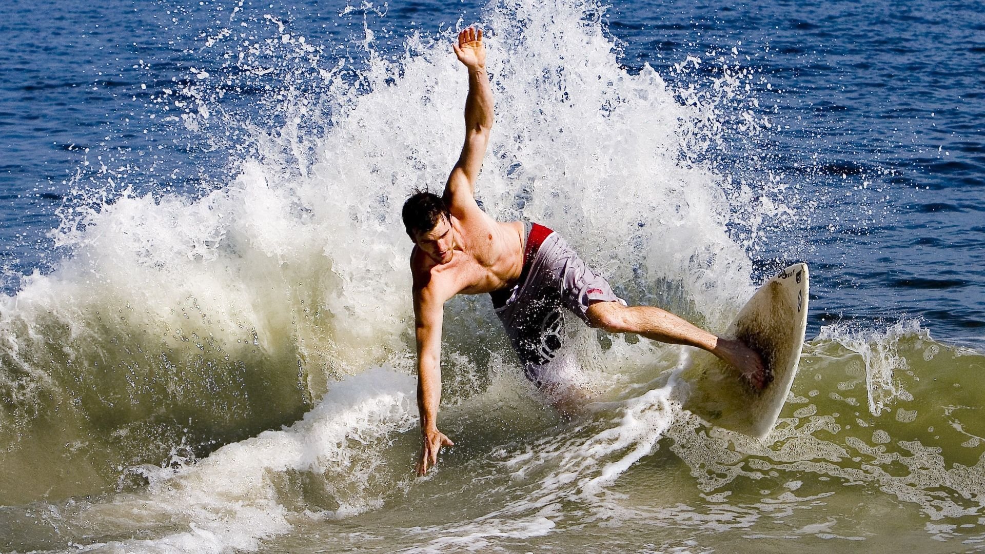 FB体育中国-上海队强势晋级国王杯，爱德华兹完美发挥锁定胜局