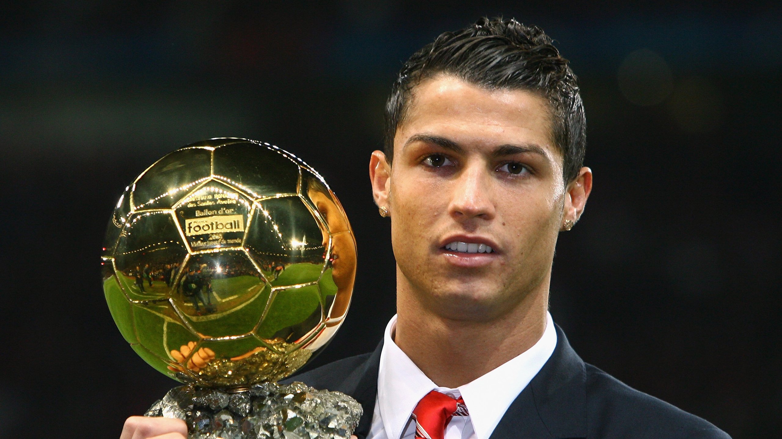 托尼刷新纪录，曼城压哨绝杀丹麦—一场改写历史的绿茵对决